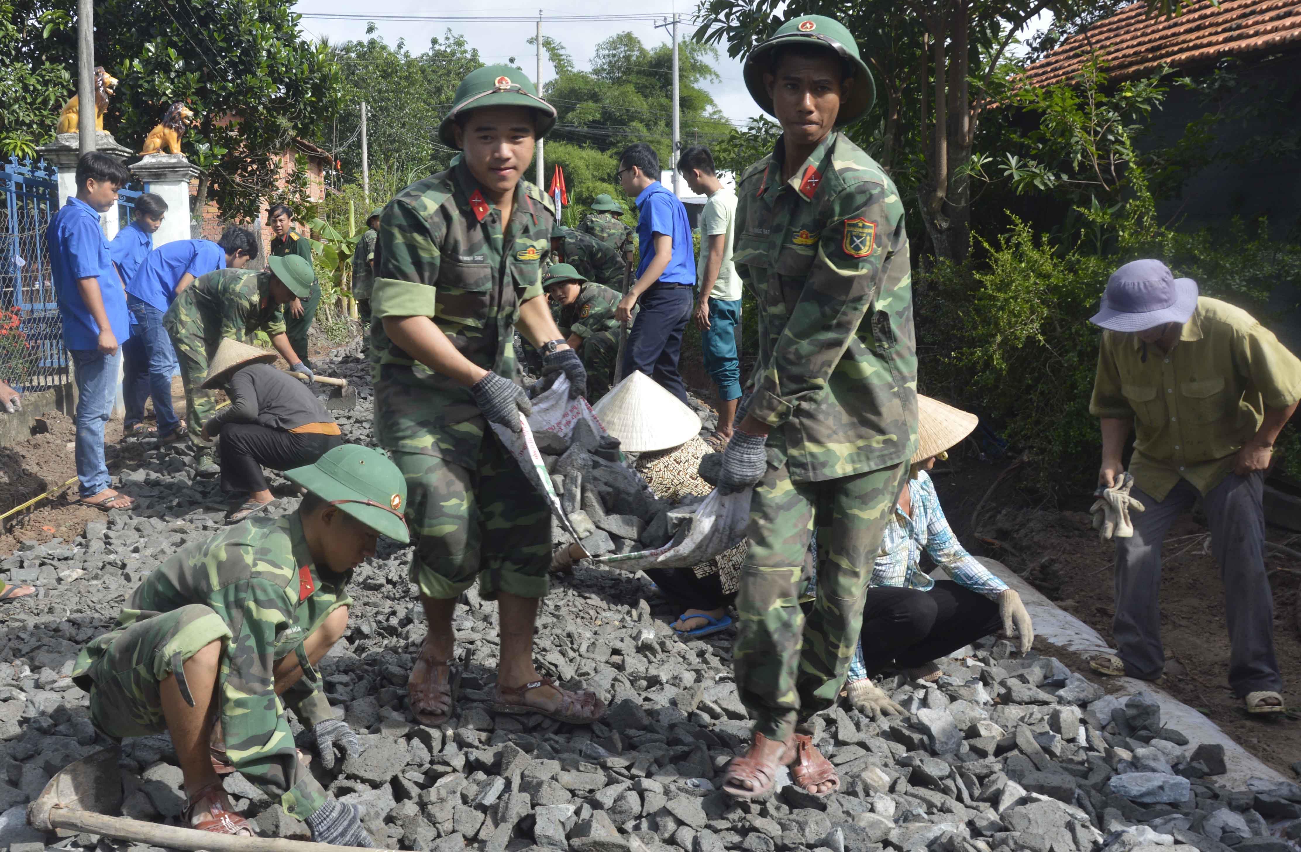 Tháo gỡ khó khăn trong hành quân dã ngoại làm công tác dân vận